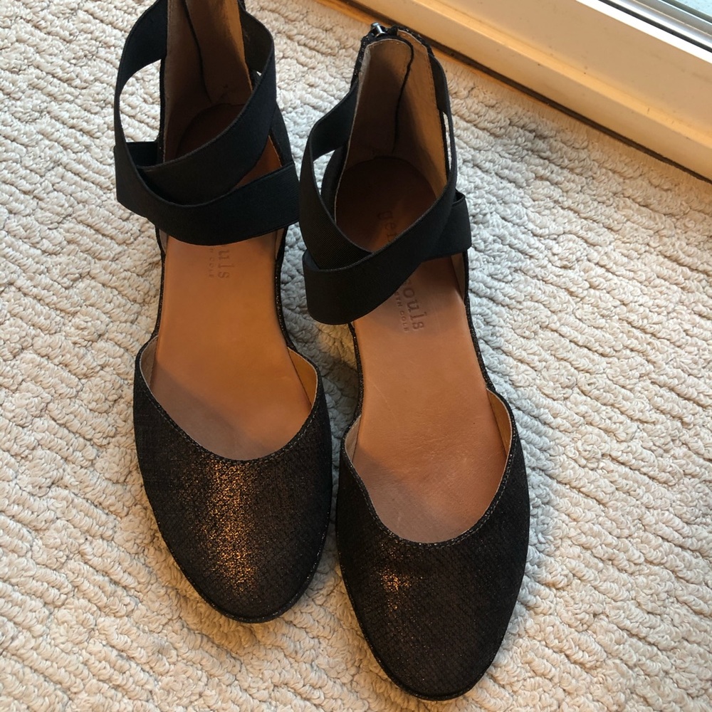 Gentle Souls by Kenneth Cole Bronze Noa Wedge 9.5